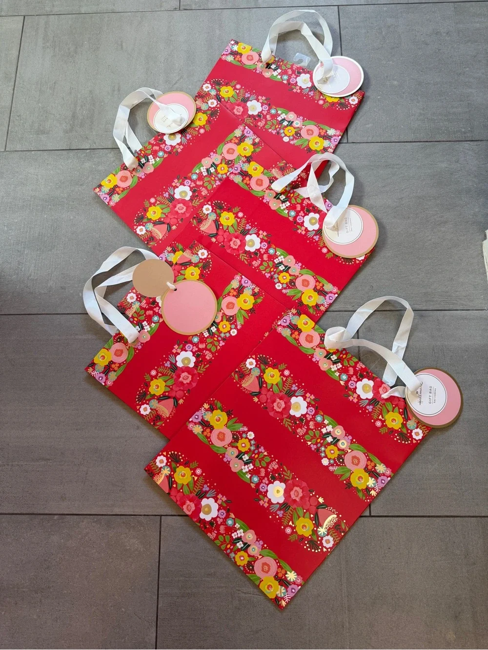 NWT Floral Striped Red Gift Bags w Ribbon Handles (Set of 5 by Hallmark) 🎁